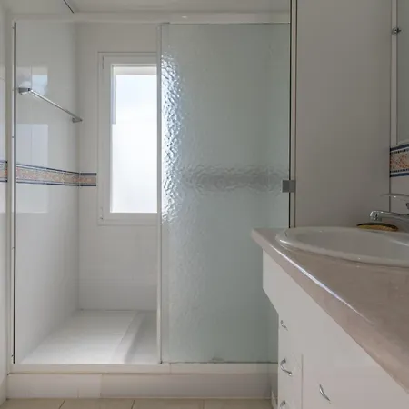 Maison Spacieuse Avec Jardin Arboré - Proche Plage