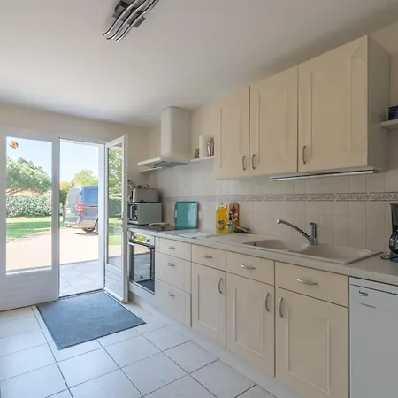Maison Spacieuse Avec Jardin Arboré - Proche Plage Les Moutiers